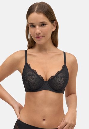 Sostén de encaje negro con aros, que presenta un escote pronunciado y borde de encaje con forma de onda. La textura suave y semitranslúcida realza el diseño.