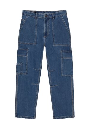 Blauwe denim cargobroek met meerdere opgestikte zakken, een relaxte pasvorm en zichtbare stiksels. Geen zichtbare hardware; heeft een tailleband en riemlussen.