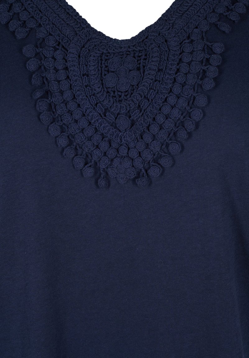 Damen T-Shirts | Zizzi Top mood indigo/dunkelblau - AI48507 Damen T-Shirts | Zizzi Top mood indigo/dunkelblau - AI48507