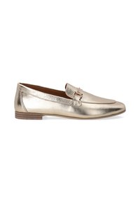 Metallisch goldene Slipper mit abgerundetem Zeh, ausgestattet mit einer kleinen dekorativen Schnalle auf dem Obermaterial und einem niedrigen, gestapelten Absatz für zusätzlichen Komfort.