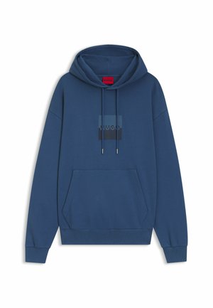 Hugo blå huvtröja med framficka, dragsko och tonalt logotryck. Har ribbade manschetter och nederkant för struktur.