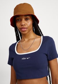 Nike Sportswear TREND TEE - Paprasti marškinėliai - obsidian