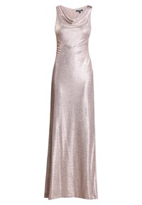 Dlouhé večerní šaty s kapucí vyrobené z lesklého růžově zlatého materiálu, s přiléhavým korzetem a splývavou sukní s hladkou texturou.