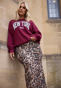 Yours Clothing LEOPARD PRINT - Jupe longue - brown
