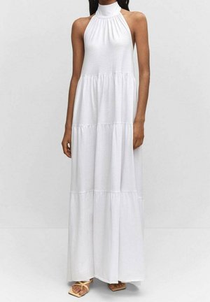 Valkoinen, hihaton maksimekko, jossa on korkea halterneck, rypistetty vartalo ja kerroksellinen hameen muotoilu. Valmistettu kevyestä kankaasta.