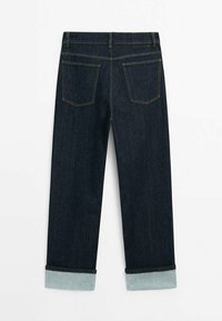 Mörkblå denimjeans med rak benform, med uppvikta fållar i en ljusare nyans, två bakfickor och kontrasterande sömmar.