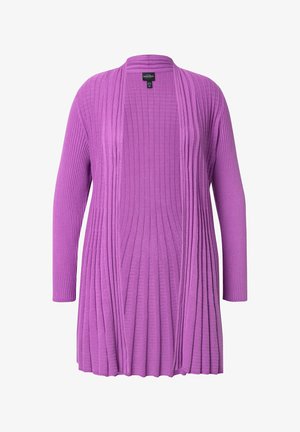 Lila gerippter Cardigan mit langen Ärmeln, offenem Vorderteil und ausgestellt geschnittenem Saum. Das Material hat eine weiche, strukturierte Oberfläche.