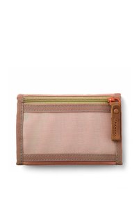 Portemonnee gemaakt van beige stof met oranje en groene ritsen en bruine leren accenten. Bevat een vak met rits en heeft een opgevouwen ontwerp.