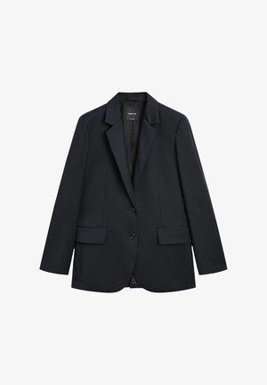 Schwarzer maßgeschneiderter Blazer mit Kerbkragen, zwei aufgesetzten Taschen vorne und zwei Knöpfen am vorderen Verschluss, dargestellt auf weißem Hintergrund.