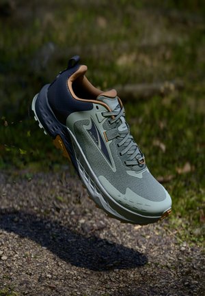 TIMP 5 - Trail running shoes - green/gray