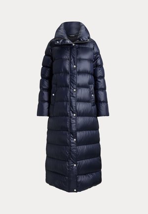 Cappotto lungo puffer navy con colletto alto, design trapuntato, bottoni a pressione e due tasche laterali. Realizzato in materiale lucido e resistente all'acqua.