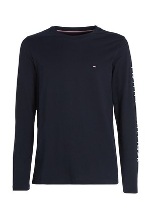 Marineblauwe langemouwen shirt van zachte stof, met een ronde hals en witte tekst langs de linkermouw, geborduurd logo op de borst.