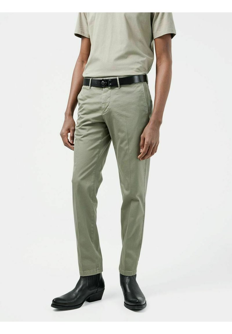 Herren T-shirts & Polos | J.LINDEBERG Stoffhose vetiver/hellgrün - UV31396 Herren T-shirts & Polos | J.LINDEBERG Stoffhose vetiver/hellgrün - UV31396