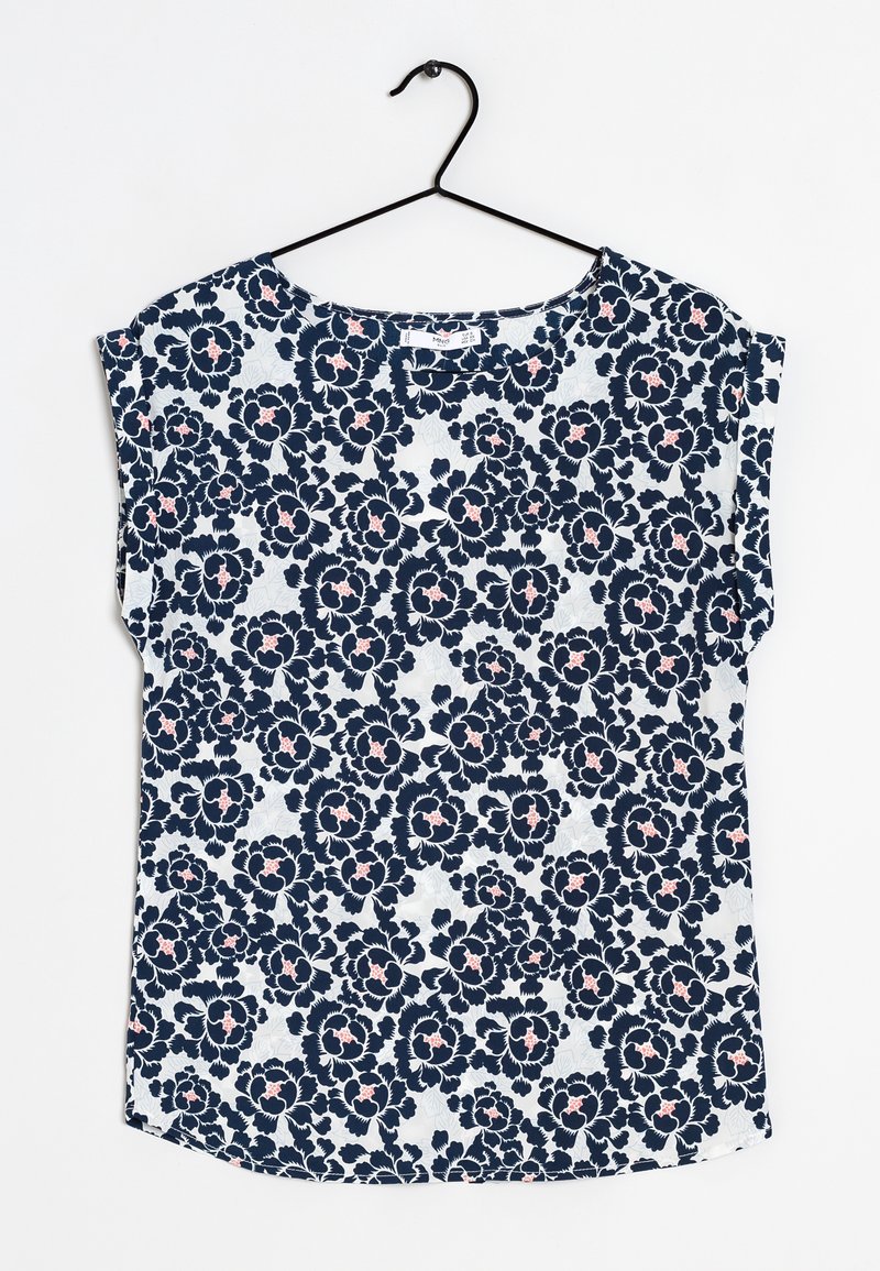Blouse florale bleue marine à manches courtes, avec un col rond et un tissu léger. Le motif comprend des accents floraux roses et blancs.