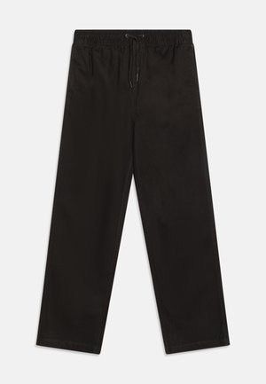 Calças largas pretas feitas de um tecido liso, com uma cintura elástica e cordão ajustável, apresentando costuras limpas e sem bolsos.