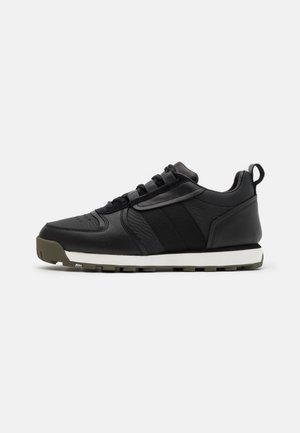 Sneakers - black