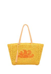 Borsa a tracolla gialla intrecciata con manici intrecciati e ricami floreali arancioni. Presenta un dettaglio con una frangia e la parola "SUNDEK" sul davanti.