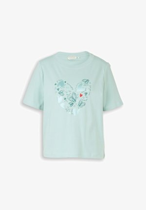 Hellblaues T-Shirt mit kurzen Ärmeln und herzförmiger Grafik aus verschiedenen Herzen sowie dem Text "te amo" in verschiedenen Stilrichtungen.