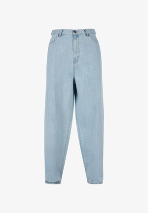 Világoskék, magas derekú farmernadrág, laza szabással. Elöl gombbal, cipzárral és öt zsebbel rendelkezik. A szövet enyhén kopott hatású.