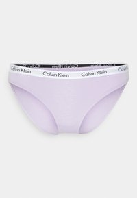 Lavendel Calvin Klein truser med en hvit elastisk midje som har gjentagende svart logotekst, laget av myk og glatt stoff.