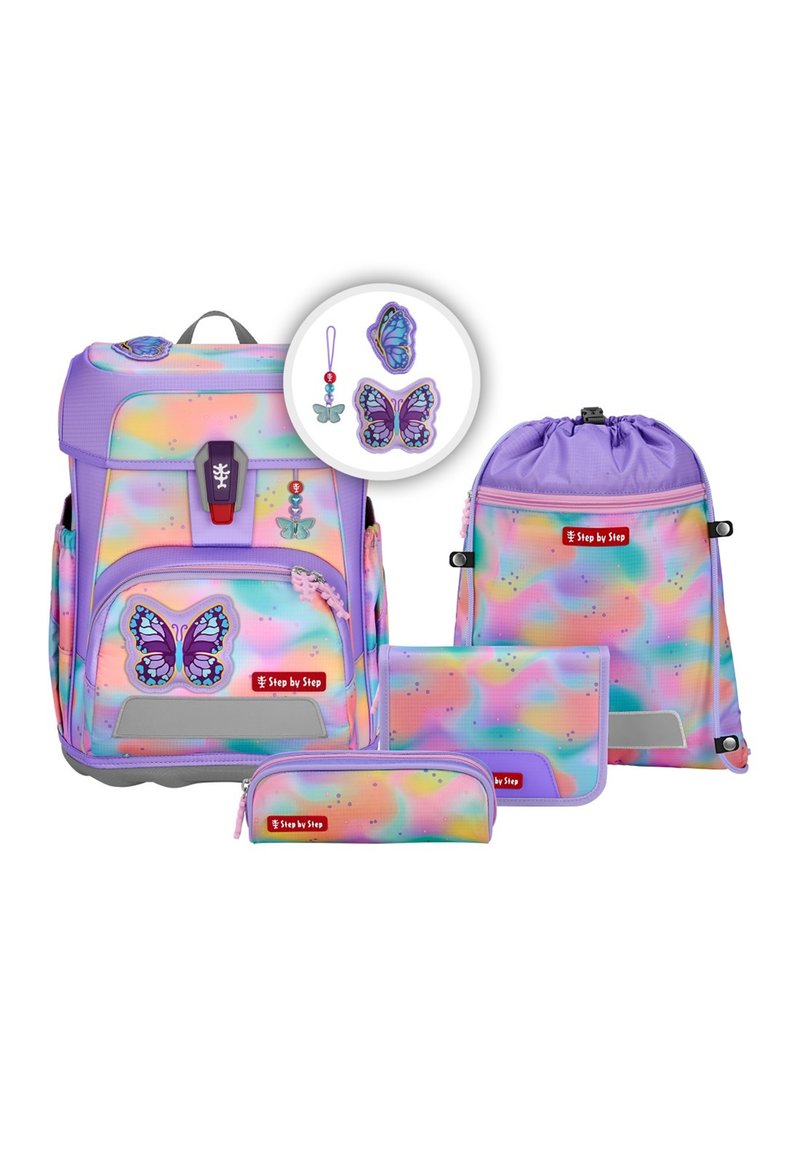 Ensemble de sac à dos violet avec des motifs de papillons, un motif dégradé, plusieurs poches et des accents réfléchissants. Comprend une trousse, un portefeuille et un sac à cordon.