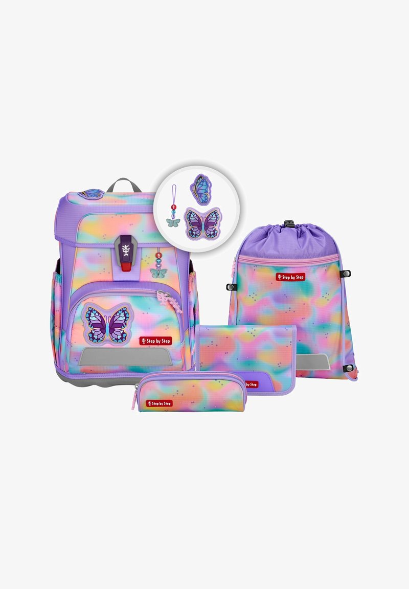 Ensemble de sac à dos violet avec des motifs de papillons, un motif dégradé, plusieurs poches et des accents réfléchissants. Comprend une trousse, un portefeuille et un sac à cordon.