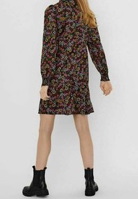 Vero Moda Vardagsklänning - black