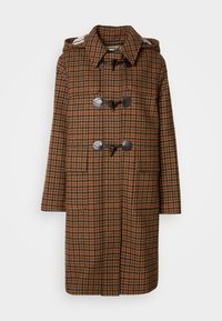 Bruine geruite dufflecoat met een capuchon, voorzien van toggelsluitingen en twee voorkoplastic. Gemaakt van een gestructureerde stof met een ruitpatroon.