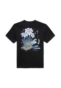Camiseta de algodón negra con un diseño gráfico que presenta flores blancas y un paisaje abstracto. Los acentos incluyen estrellas y el texto "VANS".
