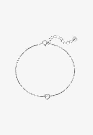 Jemný strieborný náramok s malým otvoreným príveskom v tvare srdca a nastaviteľným zapínaním s okrúhlym štítkom s vyrytým symbolom.