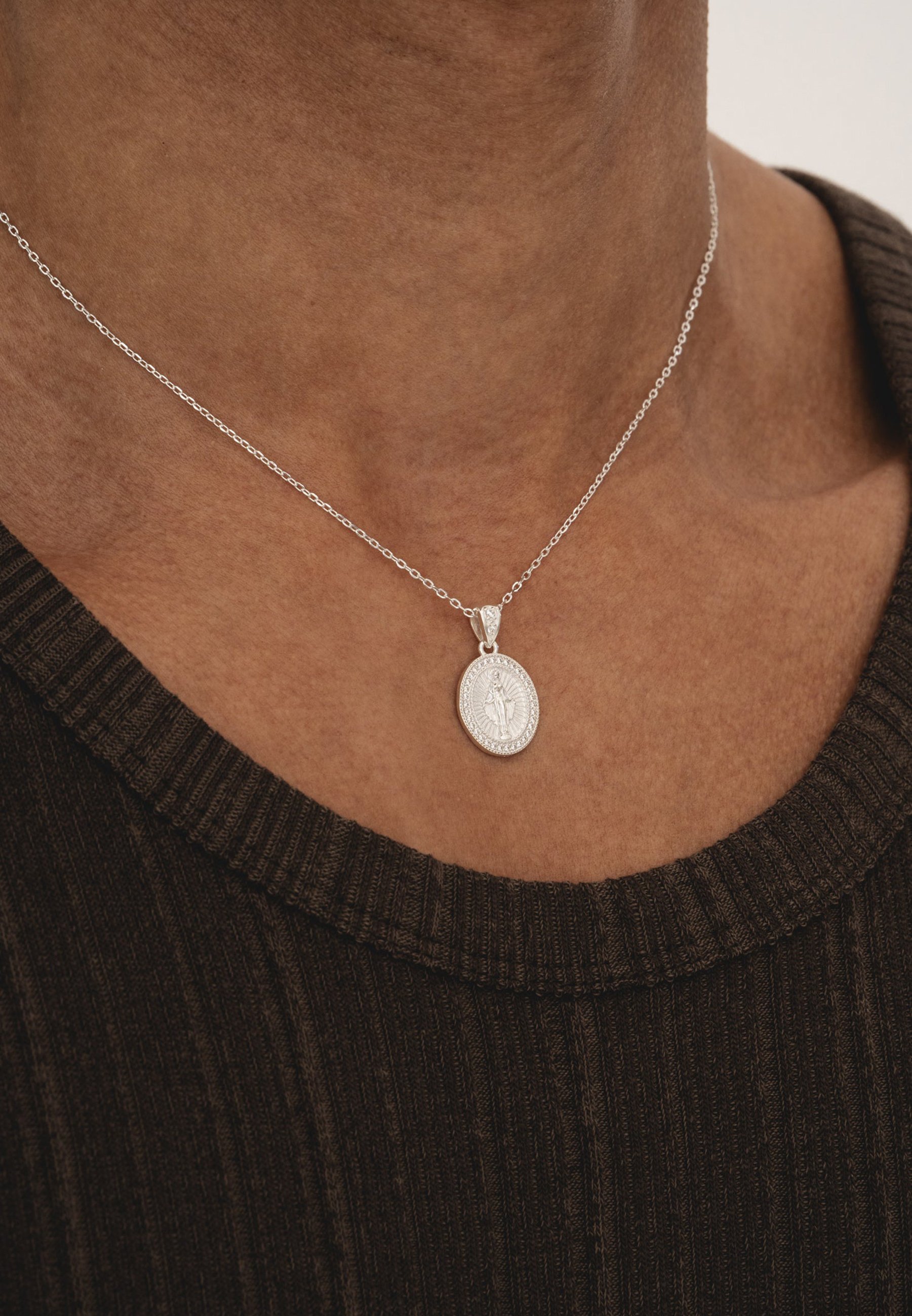 Ciondolo Ovale In Argento Sterling Con Due Portafoto E Collana 46 Cm – Gioiello In Confezione Regalo
