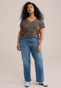 WE Fashion CURVE - Marškinėliai su spaudiniu - brown
