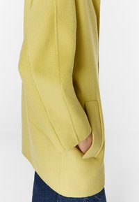Bimba Y Lola Abrigo corto - yellow