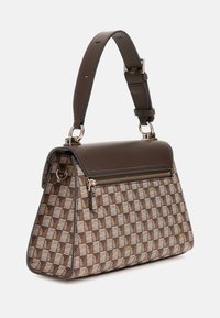 Guess WAVE HANDLE FLAP - Bolso de mano - mehrfarbig braun