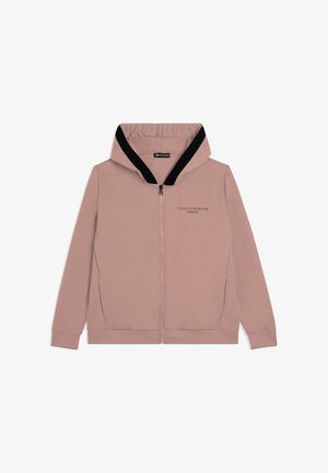 Sweat à capuche zippé marron clair avec doublure intérieure de capuche noire et texte sur le devant "Aujourd'hui est ton jour Freddy" sur la poitrine.