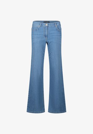 Jean évasé bleu clair en denim, avec un design à cinq poches, une braguette à fermeture éclair et des éléments métalliques argentés à la taille.