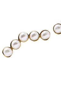 Złocona ozdoba do włosów z pięcioma okrągłymi, białymi perełkami o gładkiej powierzchni, ułożonymi w liniowy wzór.