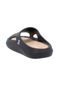 Sandale noire au design ouvert, avec une semelle intérieure texturée couleur tan et des découpes sur les côtés. Matériaux doux pour le confort et le soutien.