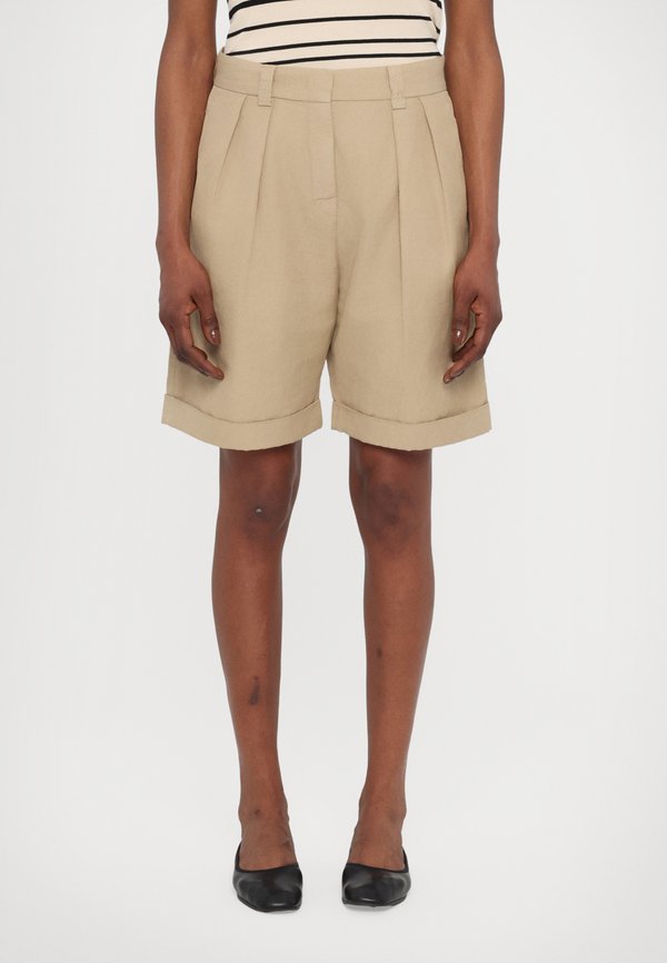 BERMUDA - Shorts - sand