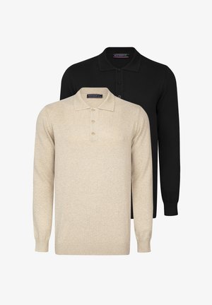 Dos camisetas polo de manga larga: una beige con punto texturizado y tres botones, y una negra lisa detrás. Ambas tienen cuello.