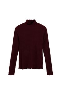 Top de punto burdeos de manga larga con un acabado texturizado y arrugado, y un cuello con volantes, que presenta una silueta holgada y casual.