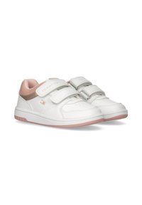 Witte sneakers met roze accenten en een metallic gouden streep, voorzien van twee verstelbare klittenbandsluitingen en een gegroefde rubberen zool.