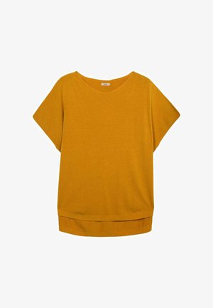 T-shirt oversized color giallo senape con scollatura ampia, maniche corte e orlo a costine. Tessuto morbido e design semplice adatto per un abbigliamento casual.