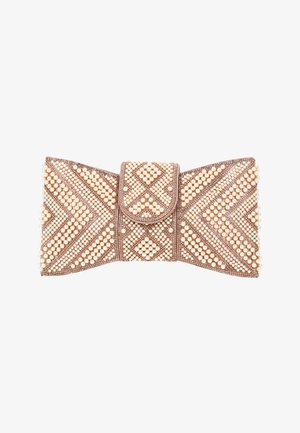 Téglalap alakú kis táska, krémszínű gyöngyökből és apró bronzgyöngyökből álló geometriai mintákkal díszítve.