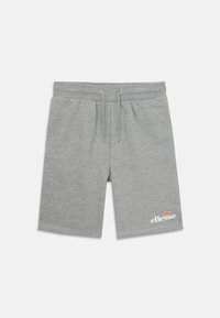 Grijze sweatshorts van zacht materiaal, met een elastische tailleband met trekkoord en een klein logo in wit en rood.