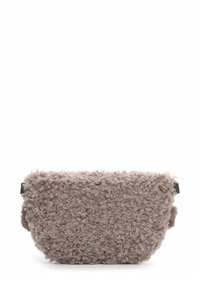 Piccola borsa a tracolla in finta pelliccia riccia beige con bordi arrotondati e estremità della tracolla regolabili visibili sui lati.