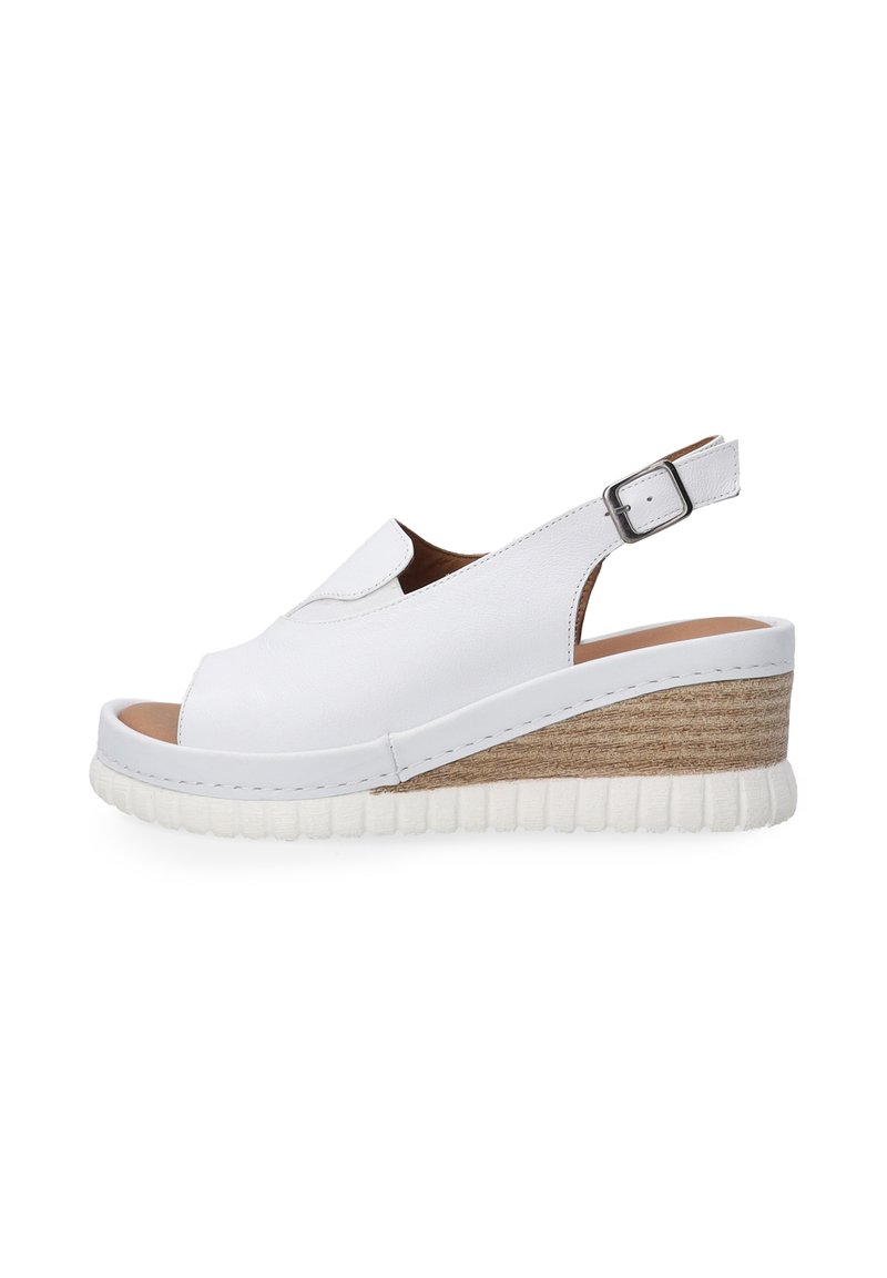 Weiße Open-Toe-Wedgesandalen mit Slingback-Design, ausgestattet mit einem strukturierten, braunen Kork-ähnlichen Wedge und leichter, profiliertem Gummisohle.