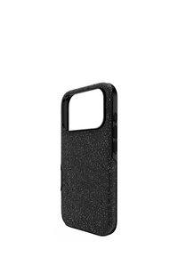 Czarne etui na smartfon o fakturowanej powierzchni z małymi, błyszczącymi akcentami. Z otworami na kamerę i przyciski. Smukły design.