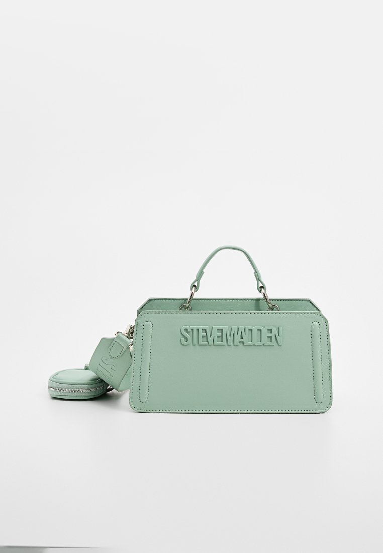 Mintgrön imitatläderhandväska med präglad "STEVE MADDEN"-logotyp, rektangulär form, korta handtag och avtagbar rund myntpung.