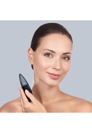 GESKE, FACIAL HYDRATION REFRESHER | 4 IN 1 - Hudplejeredskab - black